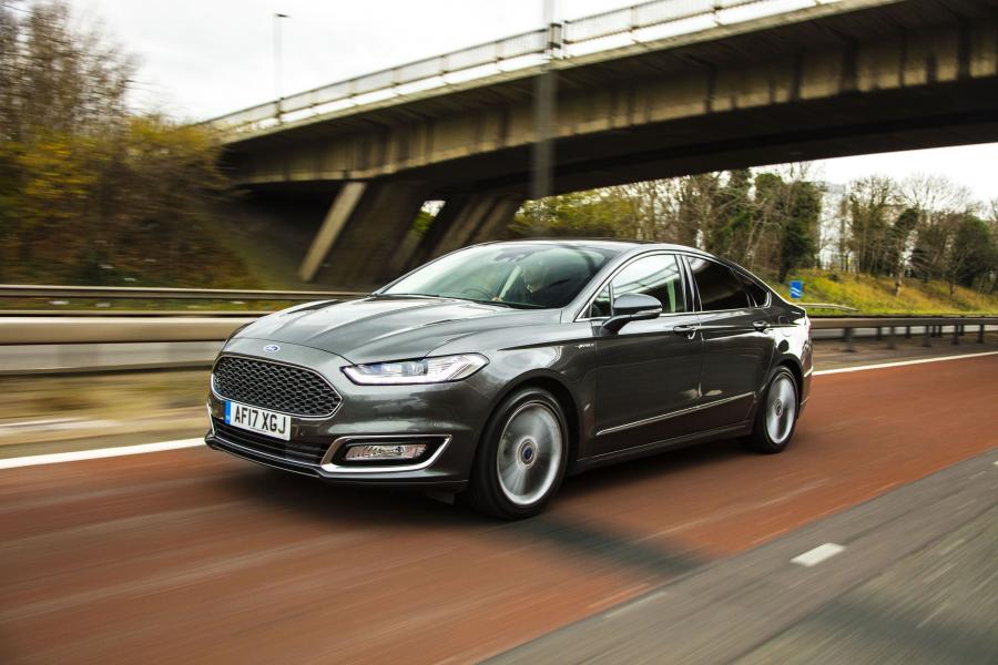  Ford Vignale Mondeo Hybrid Sedan 2016 года  (UK) (фото 2 из 6)